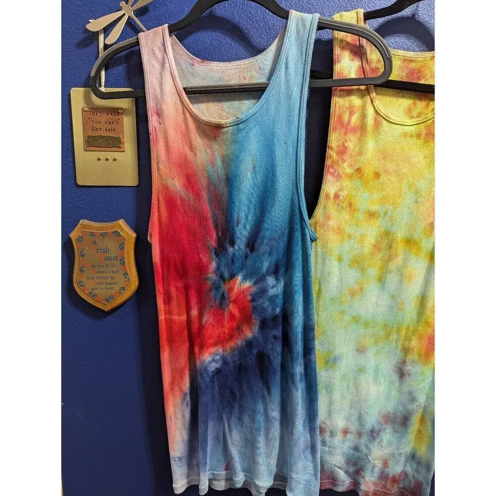 5/25 Pair of Tie Dye Tanks - Picture 4 of 9